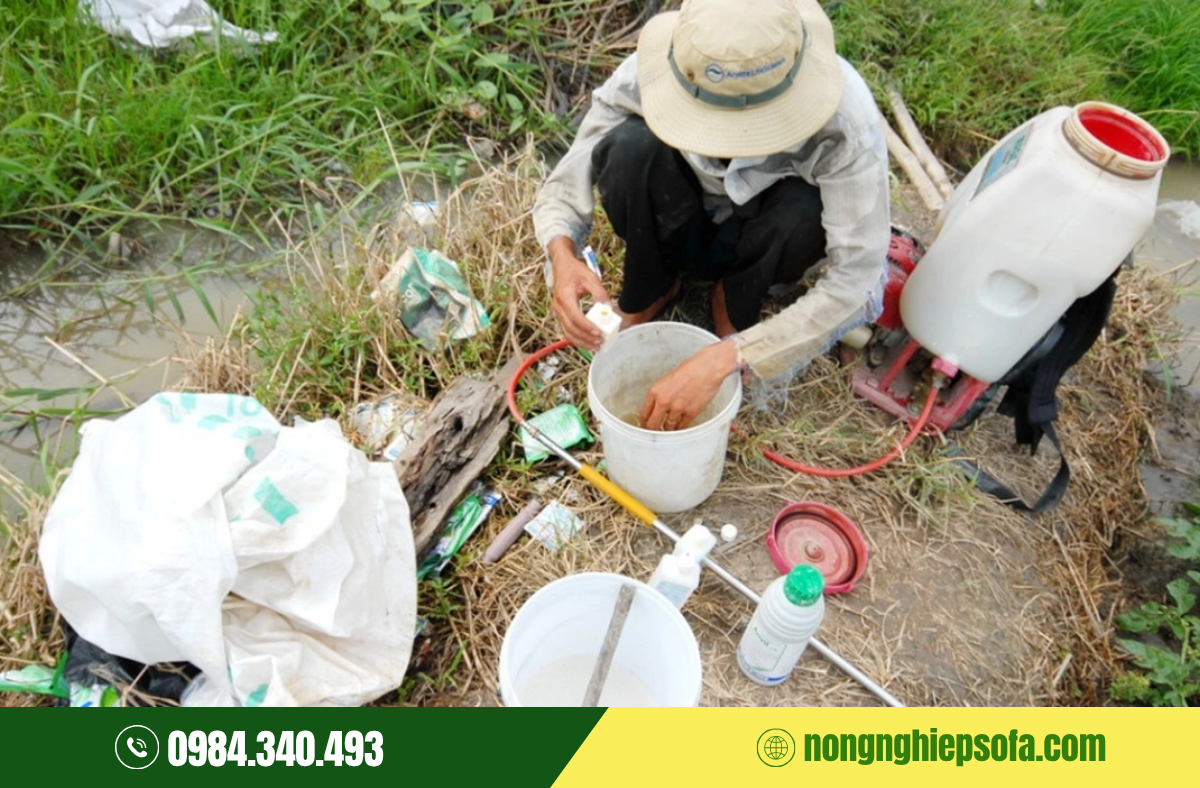 4 hậu quả khi sử dụng thuốc trừ sâu hóa học 3 thuoc-tru-sau-sinh-hoc-an-toan-hon-tru-sau-hoa-hoc